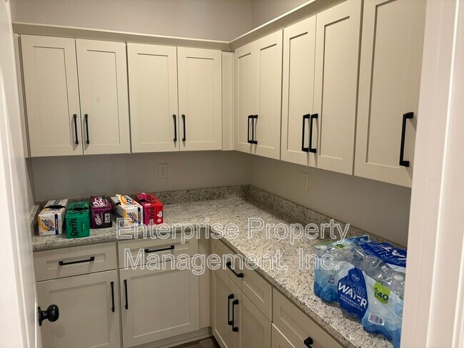 Building Photo - 239 McLaughlin Dr