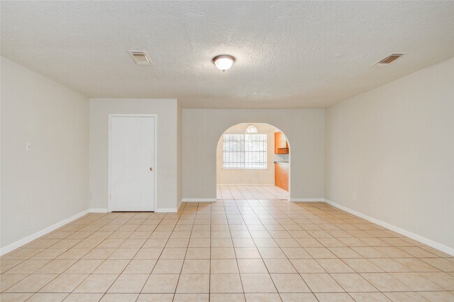 Building Photo - 9526 Balsam Ln