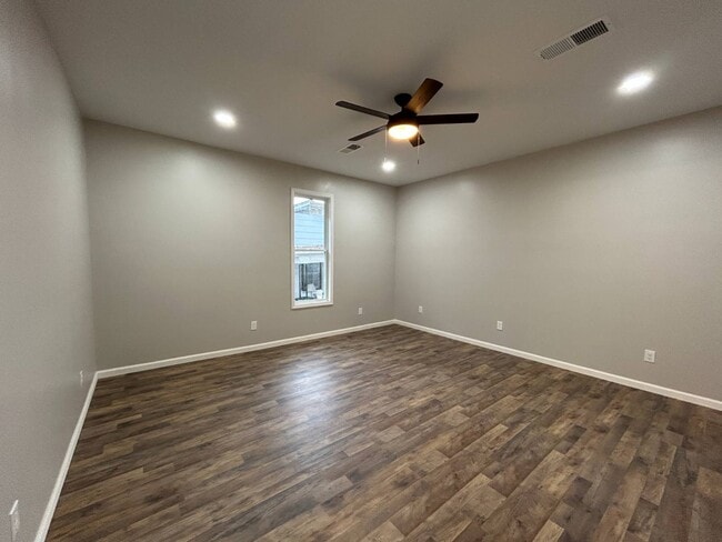 Building Photo - 605 Byars St