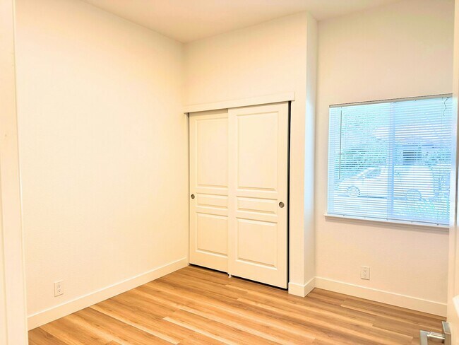 Building Photo - 1661 La Paloma Ct