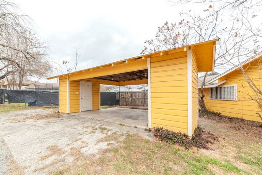 Free parking carport - 303 Babcock Rd