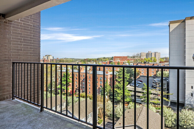 Building Photo - 44 Strawberry Hill Ave