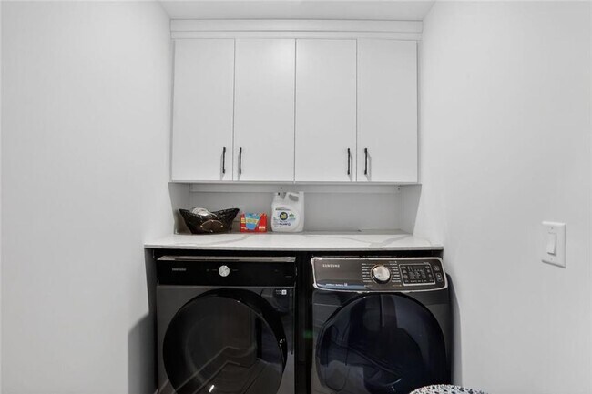 Building Photo - 1214 Chelsea Cir NW
