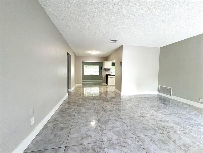 Building Photo - 6712 NW 60th St