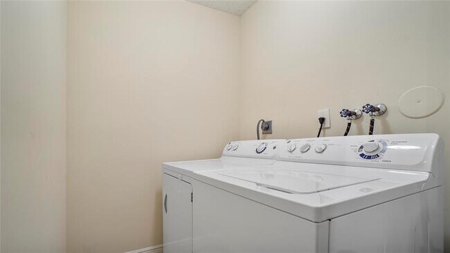 Building Photo - 6288 NW 47th Ct