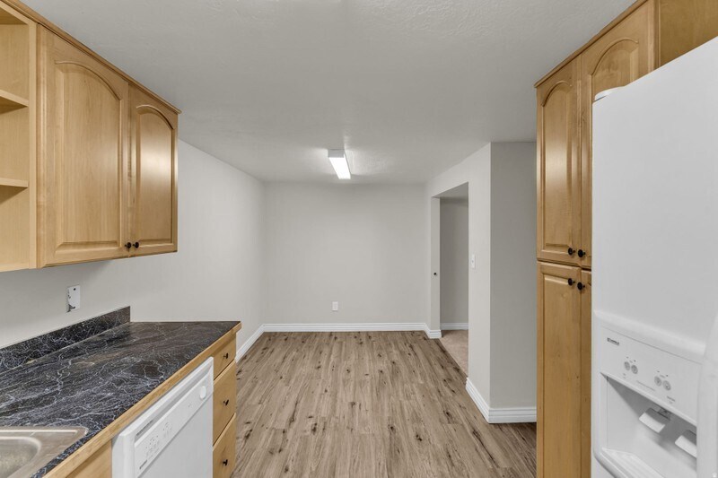 Building Photo - 1035 Hillcrest Dr