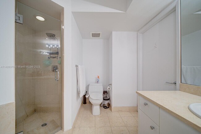Building Photo - 19900 E Country Club Dr
