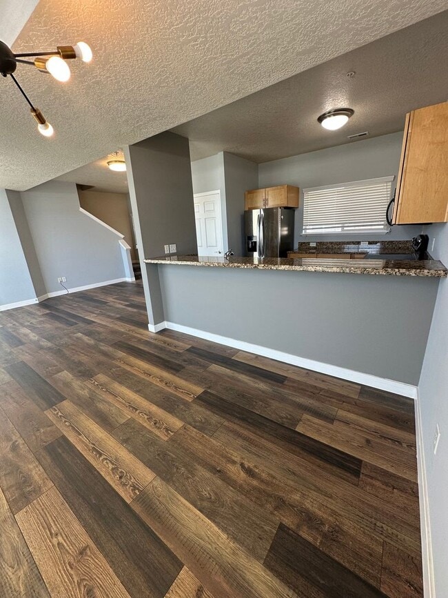 Building Photo - GORGEOUS Downtown Unit!!!