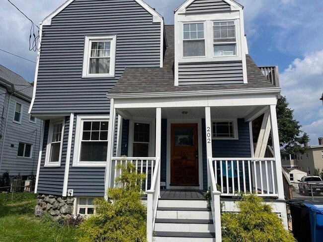 Primary Photo - 202 Robbins St