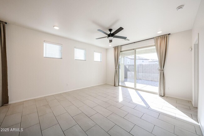 Building Photo - 14651 W Valentine St