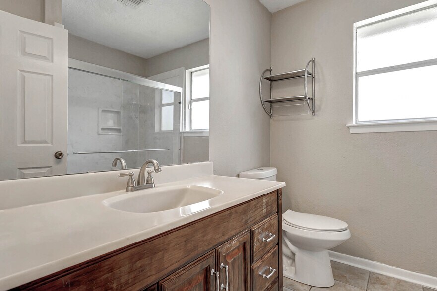 Building Photo - 2511 Planters Row
