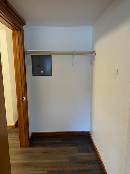 Building Photo - 112 S Main St