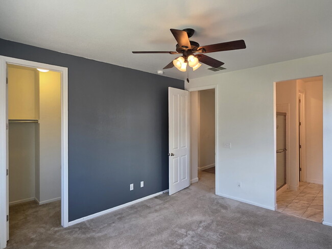 Building Photo - 25606 E Bayaud Ave