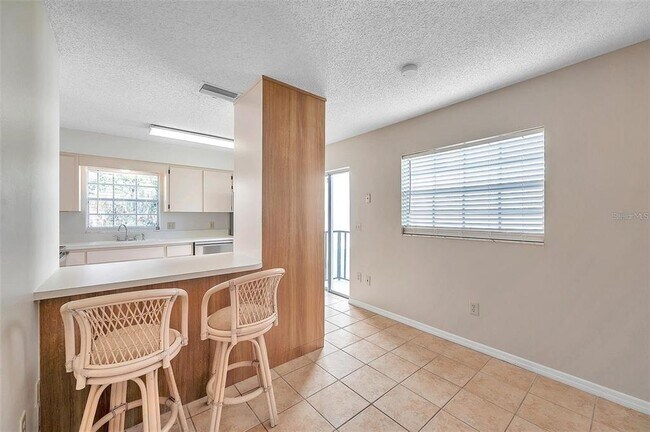 Building Photo - 6632 Hickorywood Ln