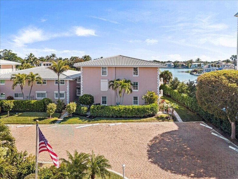 Building Photo - 1910 Gulf Shore Blvd N