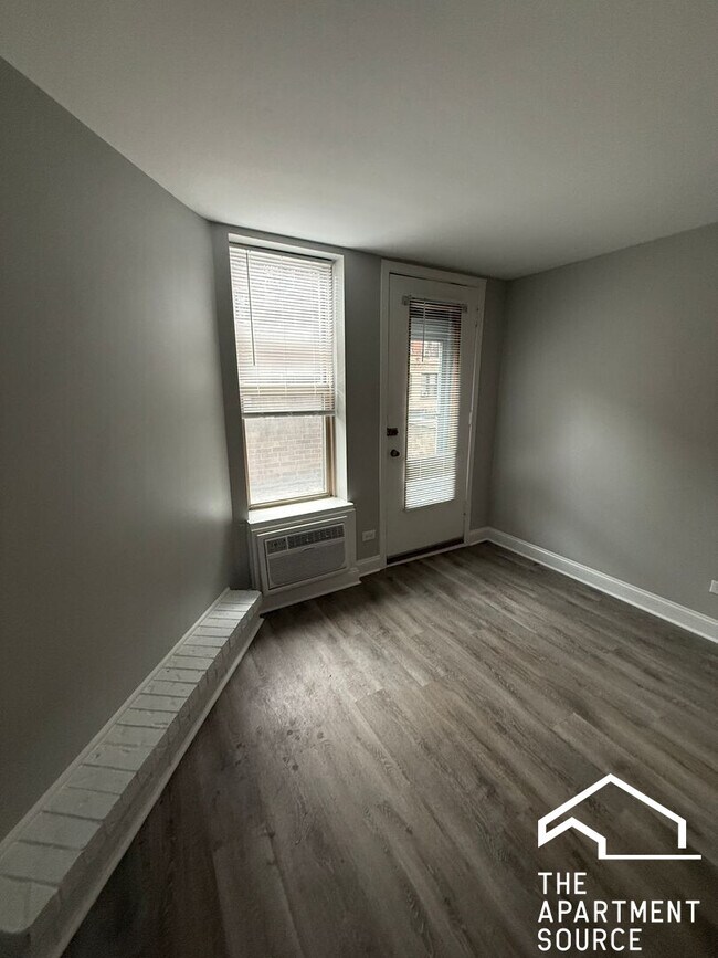 Building Photo - 744 W Gordon Terrace