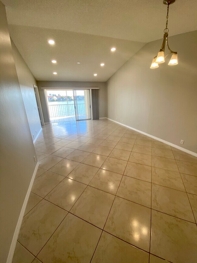 Building Photo - 7760 Emerald Cir