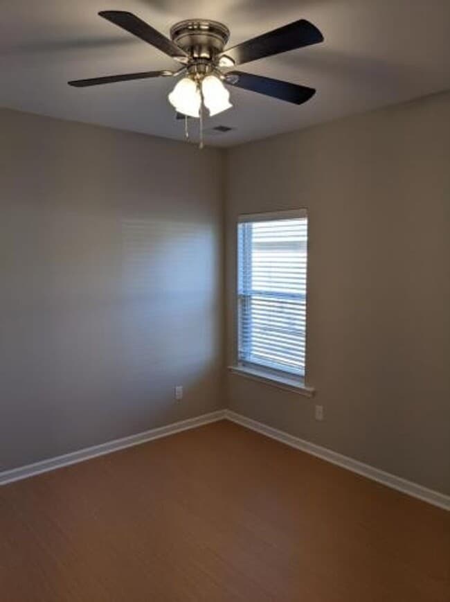 Building Photo - Beautiful 3 Bedroom Home
