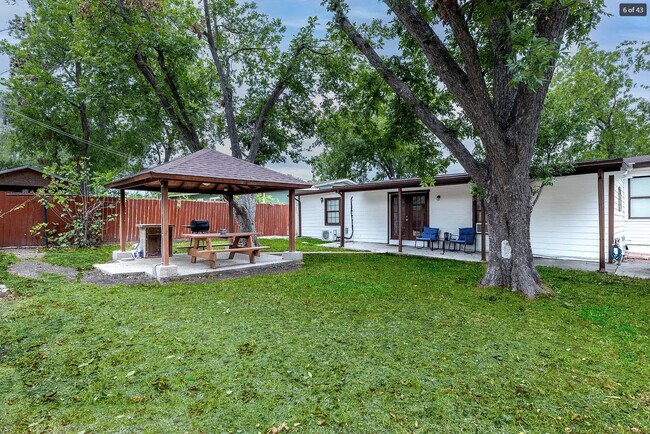 Building Photo - 234 Englewood Dr