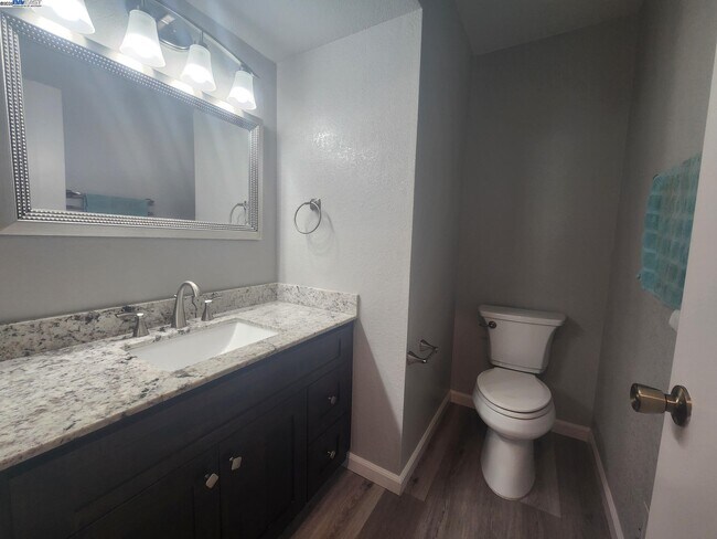 Building Photo - 2910 Yorkshire Ct