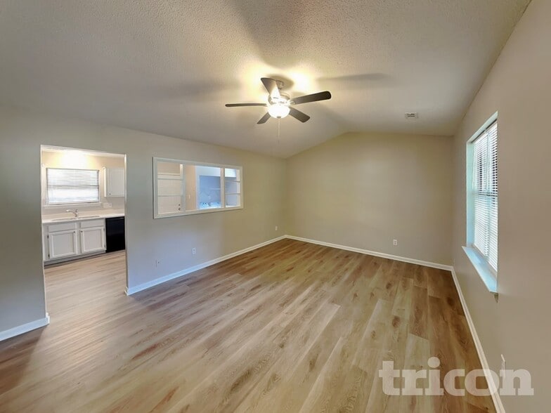 Building Photo - 6631 Flat Rock Dr