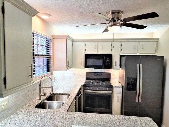 Building Photo - 2 br, 1.5 bath Condo - Concord Village Con...