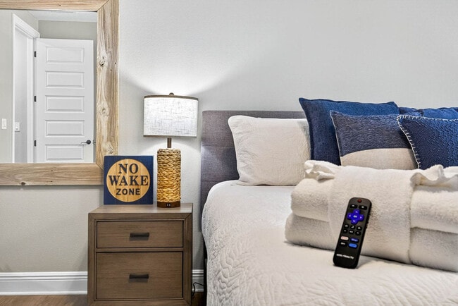 Building Photo - 1826 Beachway Ln