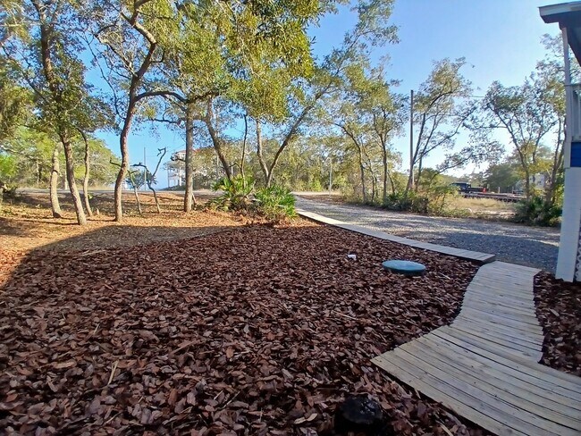 Building Photo - Charming Coastal Rental at Bald Point FL
