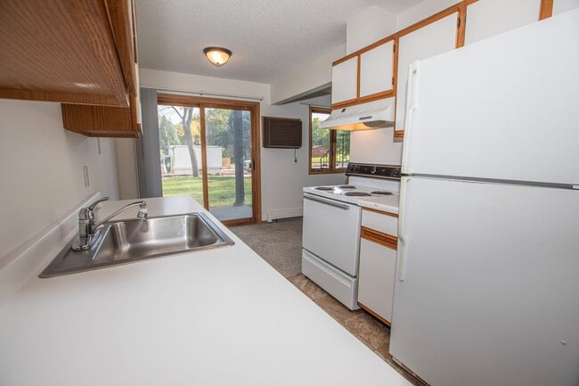 Building Photo - 2 Bedroom available at Woodridge Apartments in Northfield