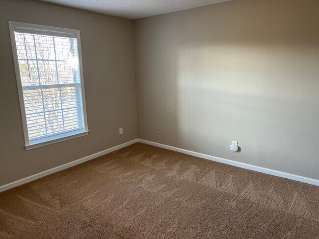 Building Photo - 3708 Cotswold Terrace
