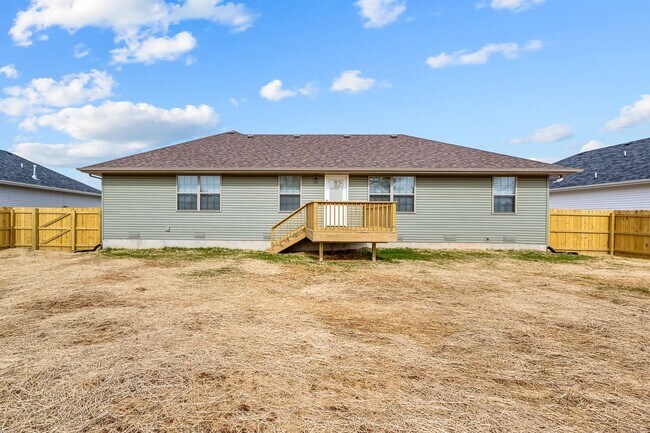 Building Photo - 264 Hickory Hills St