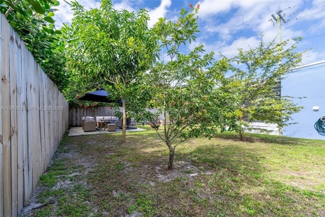 Building Photo - 320 S 28th Ave