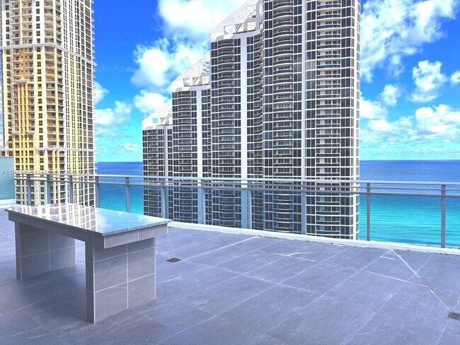 Building Photo - 17550 Collins Ave