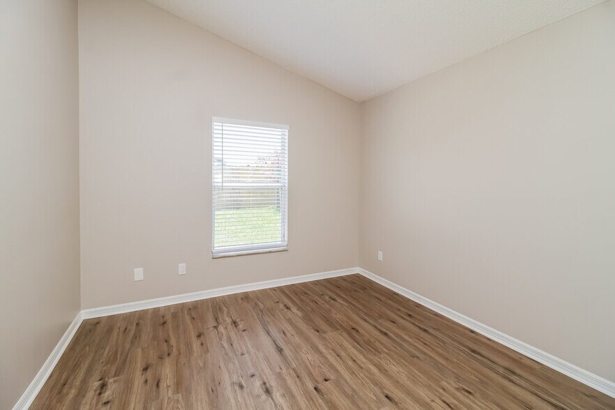 Building Photo - 131 Brushcreek Dr