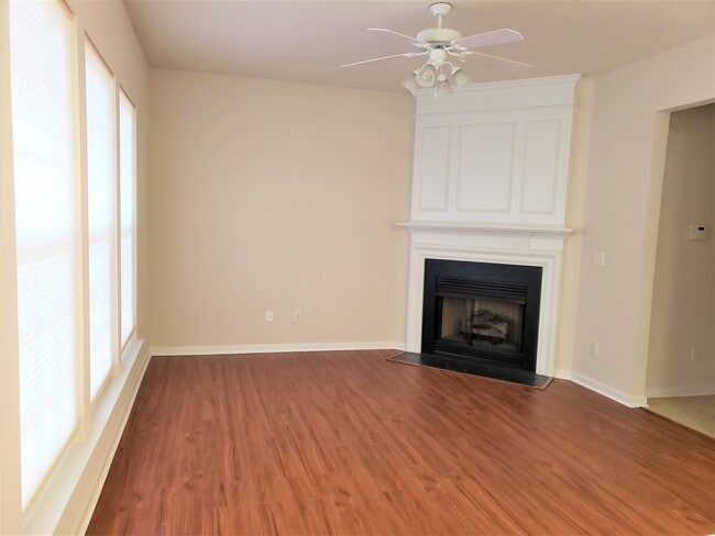 Building Photo - 115 Brentfield Loop