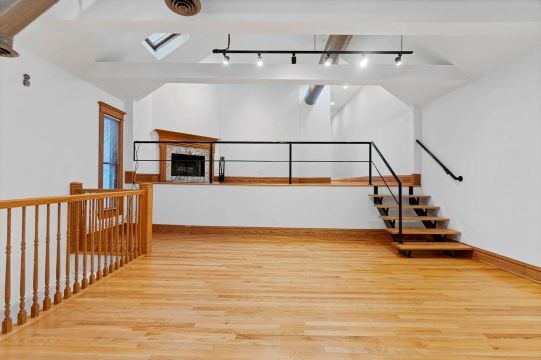 Building Photo - 2239 N Clybourn Ave