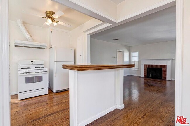Building Photo - 311 S Church Ln
