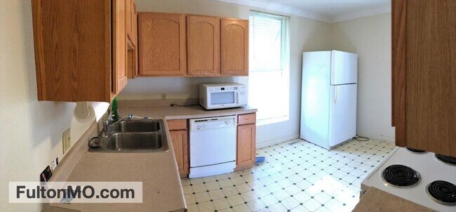 Building Photo - 301 West 5th Street Apartment A