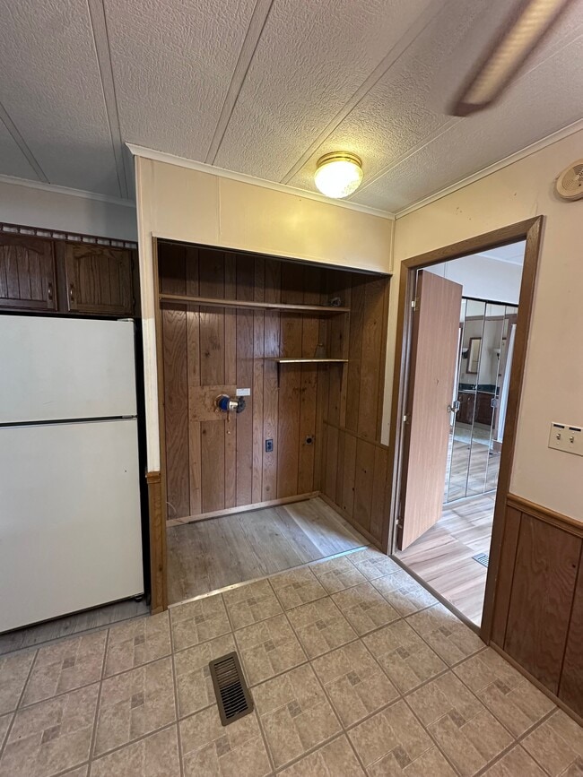 Building Photo - 13347 Private Rd 231