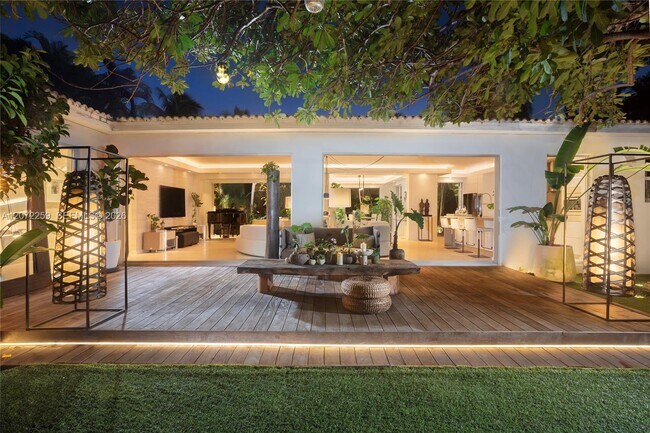 Building Photo - 2840 Flamingo Dr