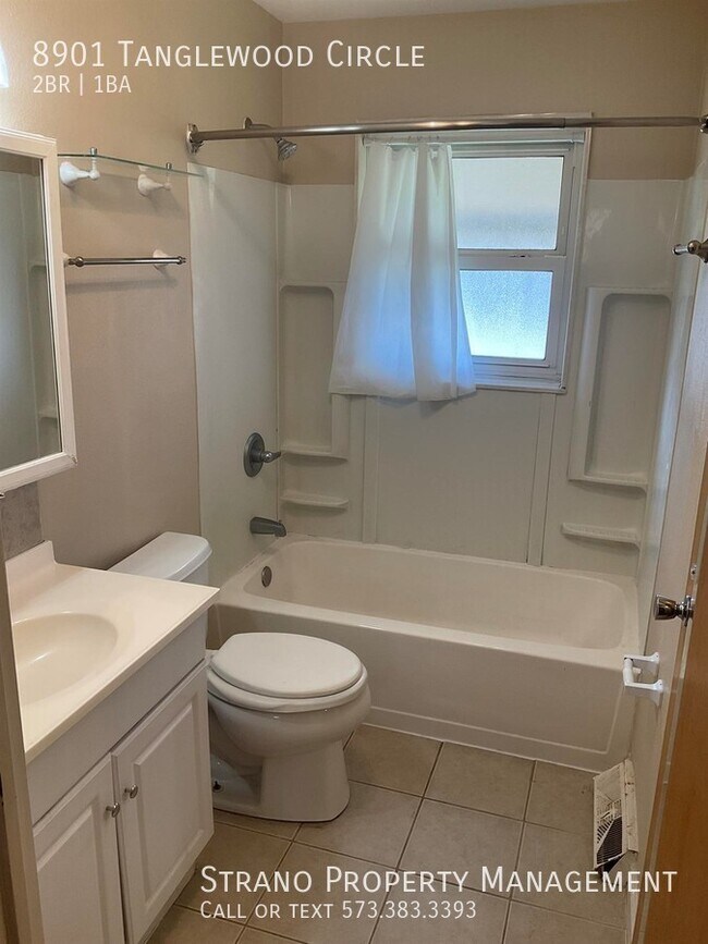 Building Photo - 8901 Tanglewood Cir