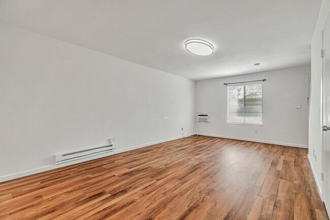 Building Photo - 2BR 1.5BA Condo For Rent – Prime Central F...