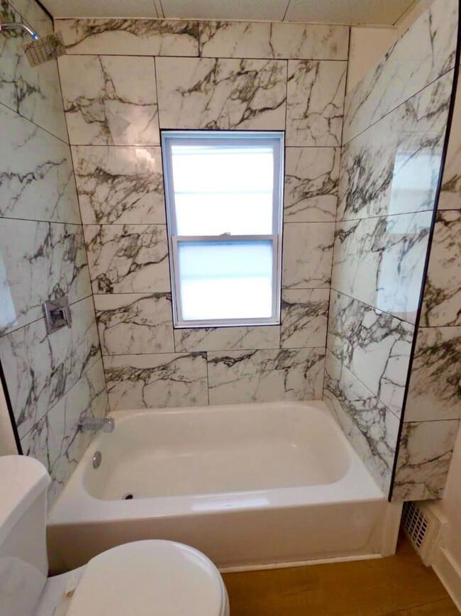 Building Photo - 4014 Cypress Ave