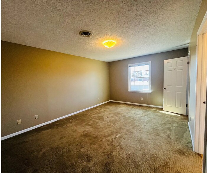 Building Photo - 6868 Nickis Ln