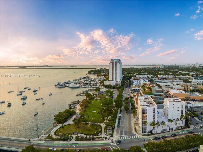 Building Photo - 1701 Sunset Harbour Dr