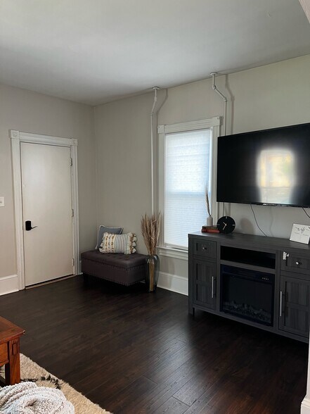 Building Photo - 1419 Market St