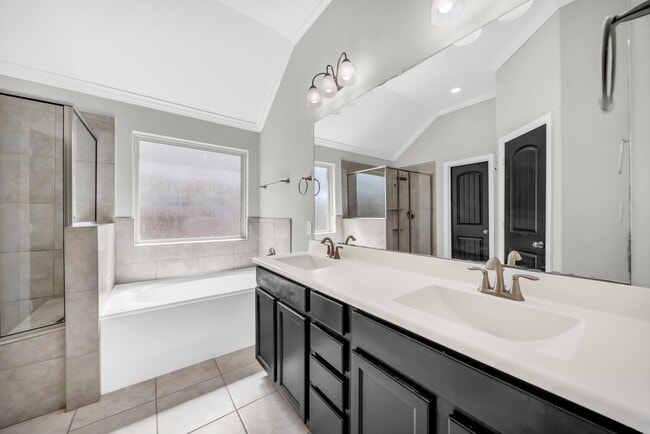Building Photo - 18739 Laurel Hills Dr