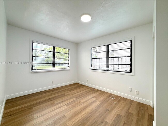 Building Photo - 1740 SW 47th Ave