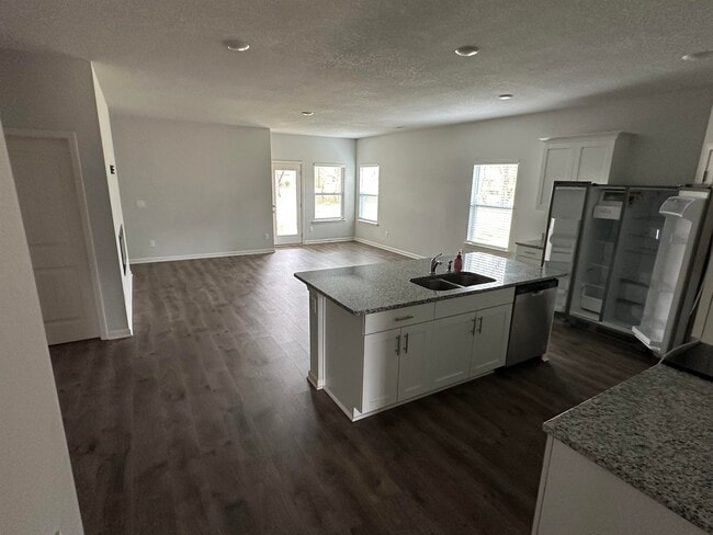 Building Photo - 485 Windemere Lp