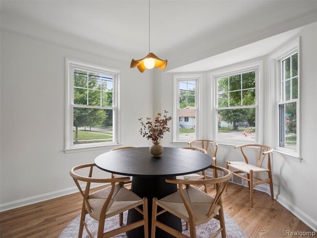 Building Photo - 1027 S Wilson Ave